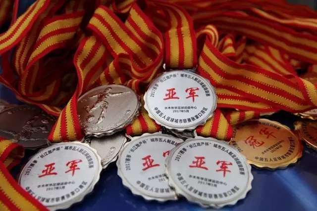 马克西：依靠詹姆斯的经验，我们共同引领球队